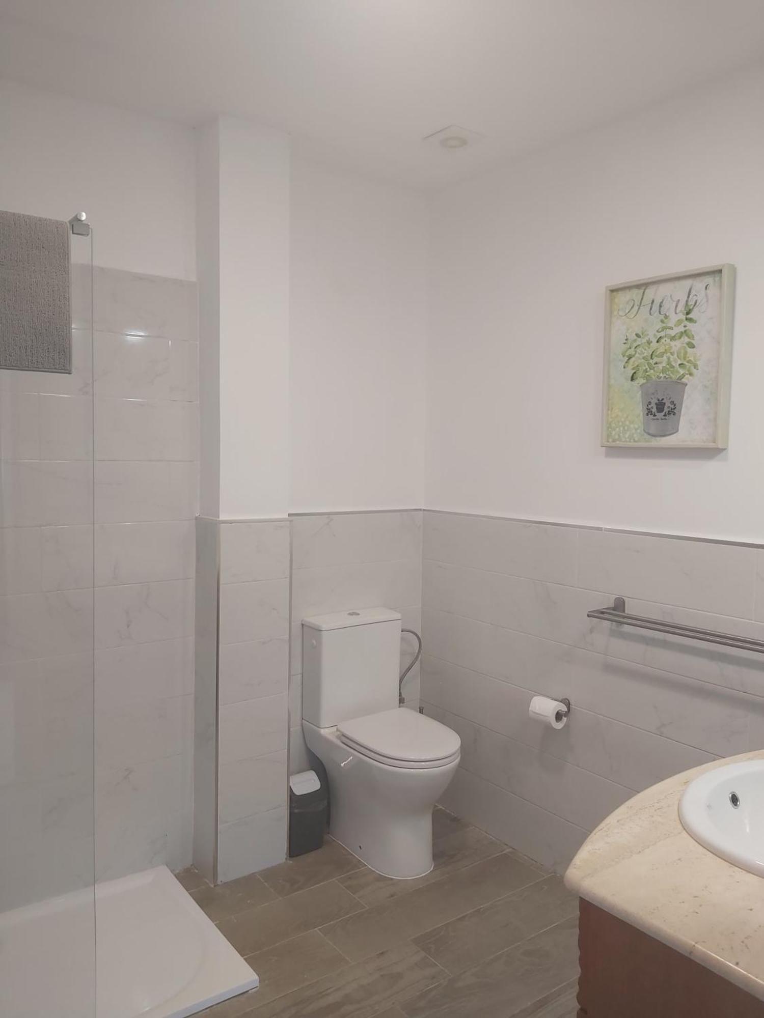 Family Room Private Bathroom